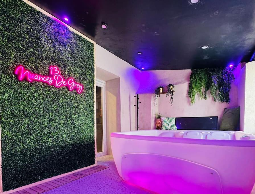 13 Nuances De Grey Jacuzzi Villa Marseille Exterior photo